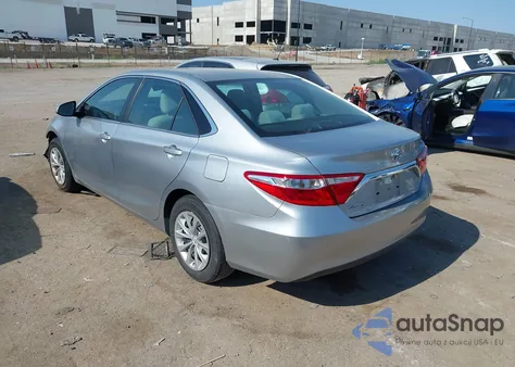 2016 Toyota Camry Le z USA, uszkodzony, nr VIN 4T4BF1FK6GR575388